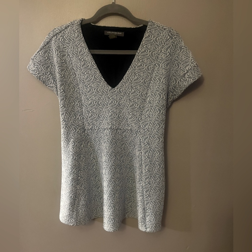 𝅺a Pea in the Pod shirt - maternity, light blue v-neck short sleeve